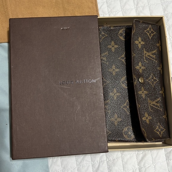 AUTHENTIC VINTAGE LV WALLET - Picture 8 of 12